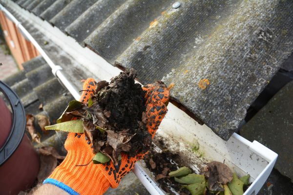 Cost of Seamless Gutter Cleaning in Durham